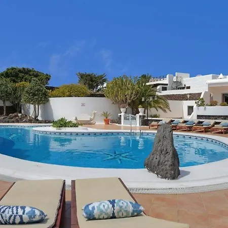 Puerto Del Carmen Sleeps 9 Pool Wifi
