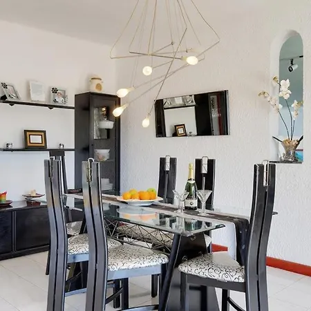 Puerto Del Carmen Sleeps 9 Pool Wifi Villa Puerto del Carmen (Lanzarote)