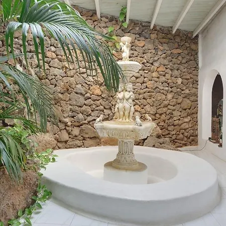 Puerto Del Carmen Sleeps 9 Pool Wifi