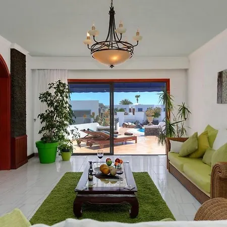 Puerto Del Carmen Sleeps 9 Pool Wifi Villa *