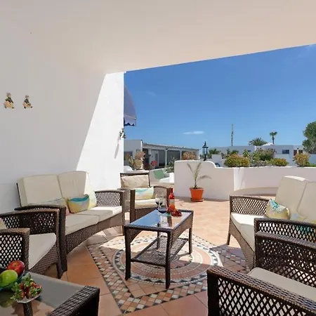 Puerto Del Carmen Sleeps 9 Pool Wifi Villa Puerto del Carmen (Lanzarote)