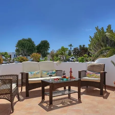 Puerto Del Carmen Sleeps 9 Pool Wifi Villa Puerto del Carmen (Lanzarote)