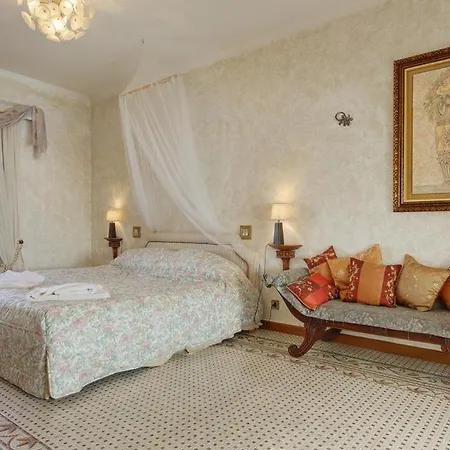 Puerto Del Carmen Sleeps 9 Pool Wifi Villa