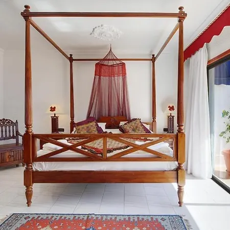 Puerto Del Carmen Sleeps 9 Pool Wifi Villa Puerto del Carmen (Lanzarote)