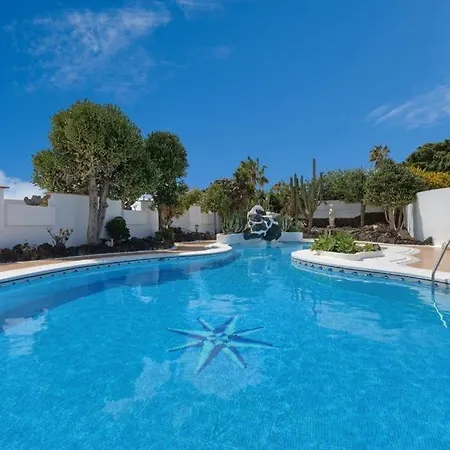 Villa Puerto Del Carmen Sleeps 9 Pool Wifi Puerto del Carmen (Lanzarote)